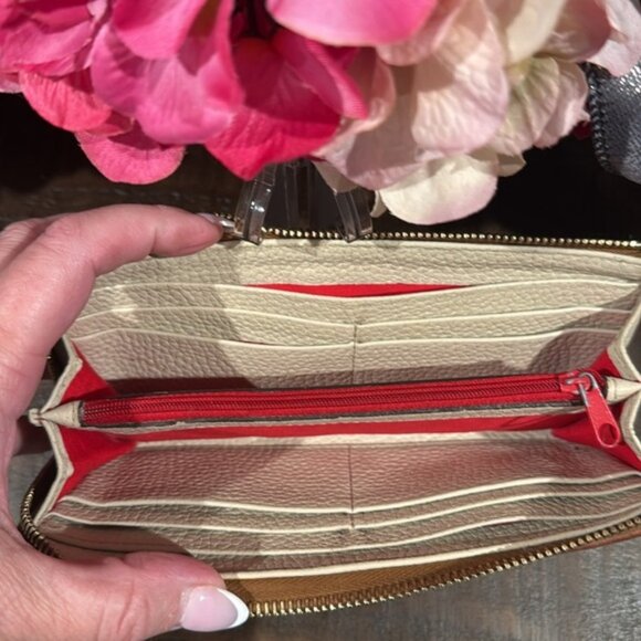 Dooney & Bourke Ivory & Tan Italian Pebble Grain Leather Zip Clutch/Wallet (EUC) - Picture 10 of 14